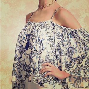 Paisley open-shoulder top prefect for Spring🌷